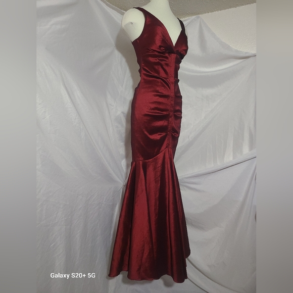 Windsor Holliday Formal Gown in Wine - Picture 1 of 7